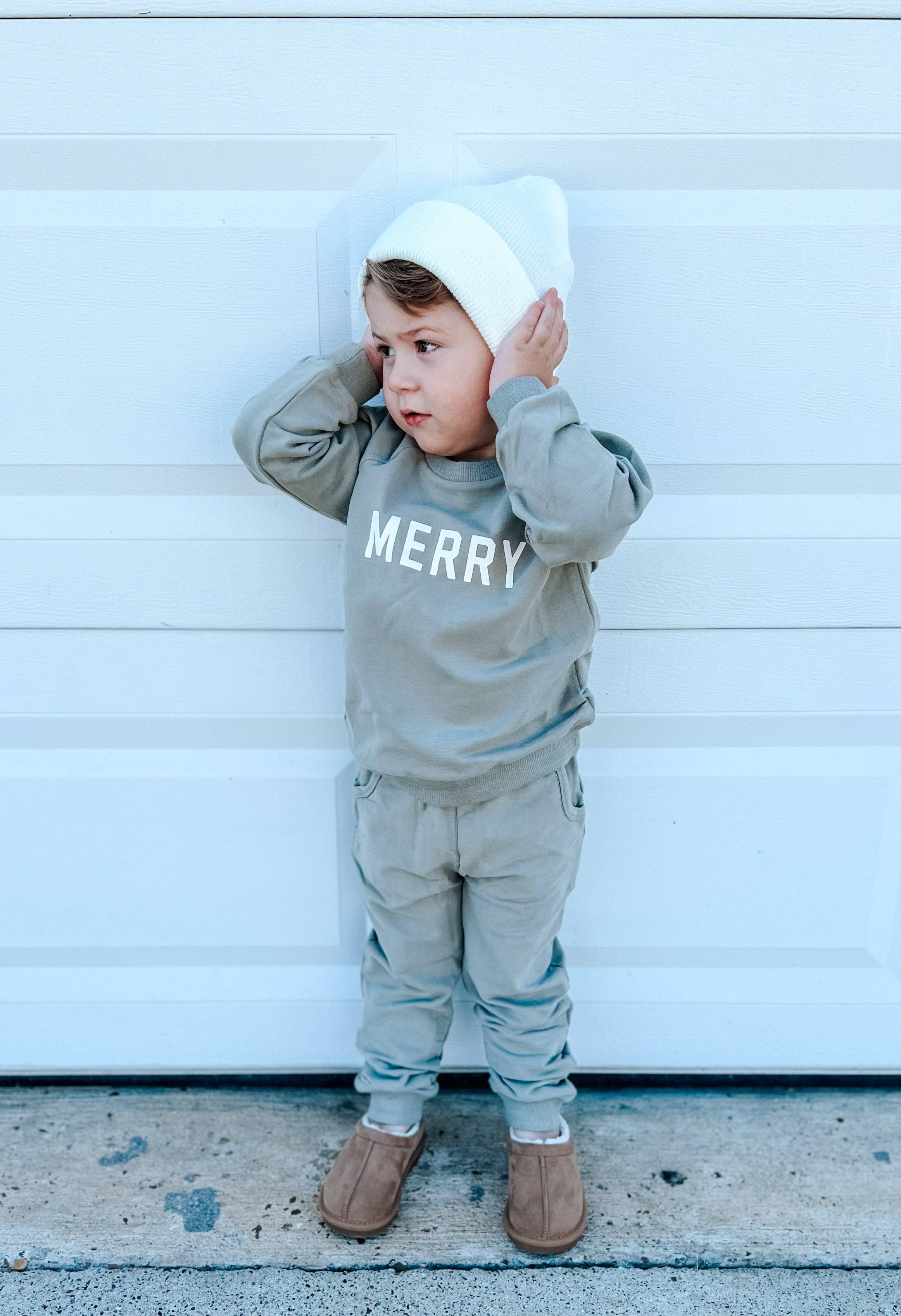 Little Joy Co. – wholesale Top & trouser set – Kids – Merry Graphic Organic Cotton 2pc Jogger Set1