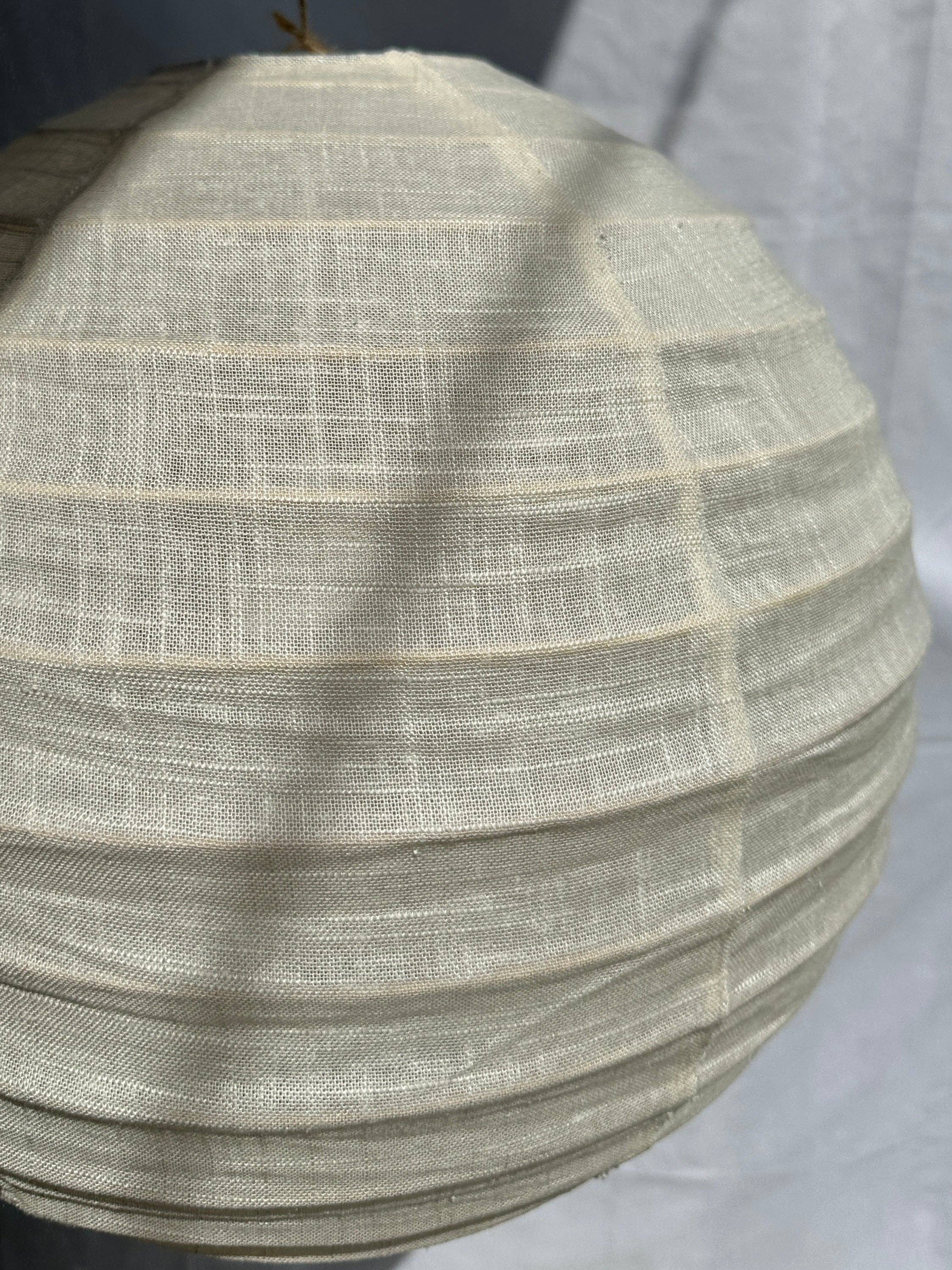 Office Objets - Wholesale Chandelier/Hanging Light - Medium round Japanese-style pendant light in rattan and natural linen D:4014