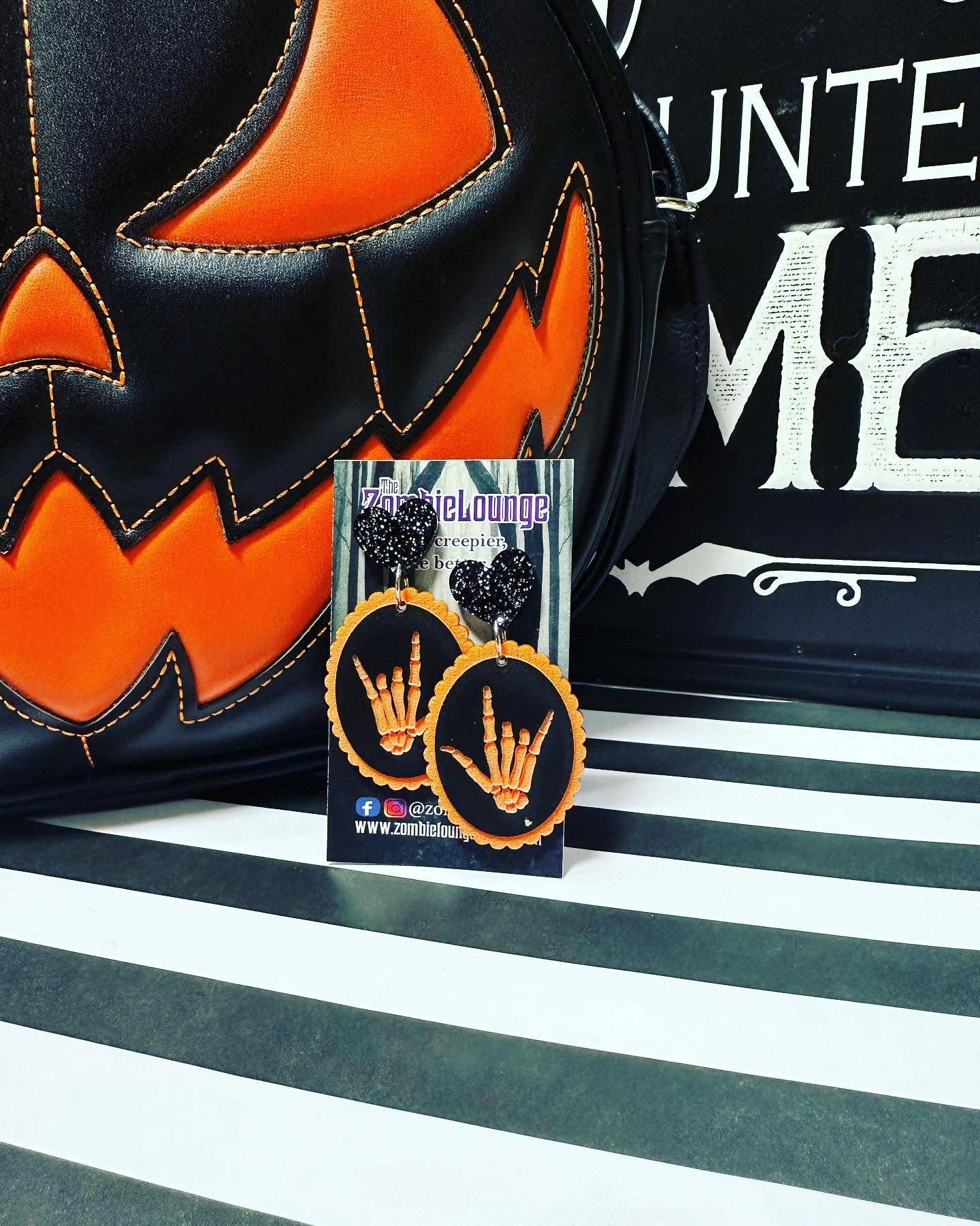 Zombie Lounge Bootique – Großhandel Ohrhänger – Valentinstag Skelett Hände Ohrringe5