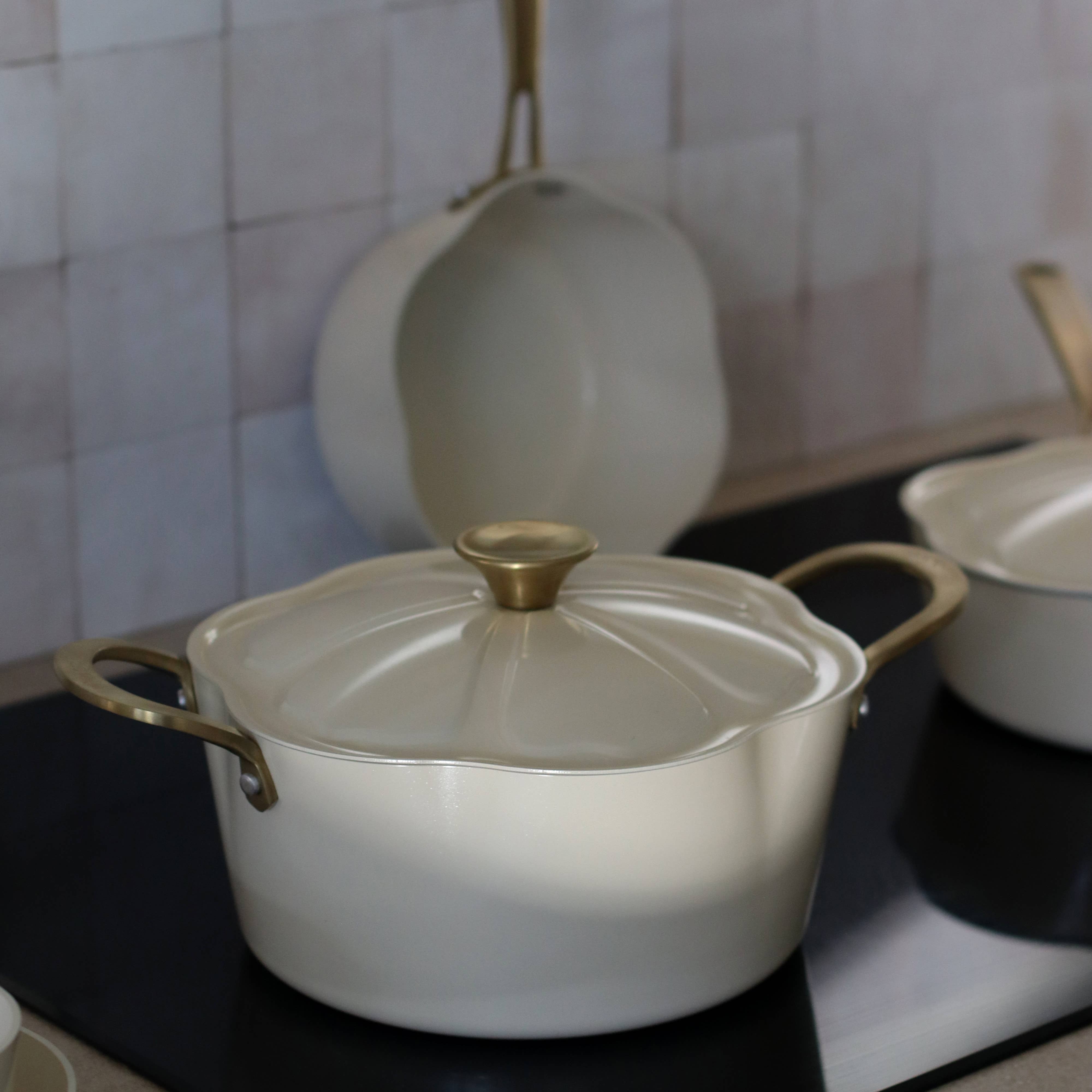 Menastyl - Wholesale Cooking Pot - Dahlia Dutch oven 24cm in recycled beige aluminum with lid4