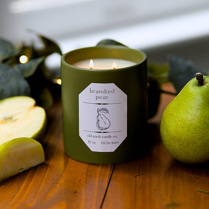 Poire brandie - Bougie en céramique à base de mélange de soya de 12 oz pour la vente par Old North Candle Co