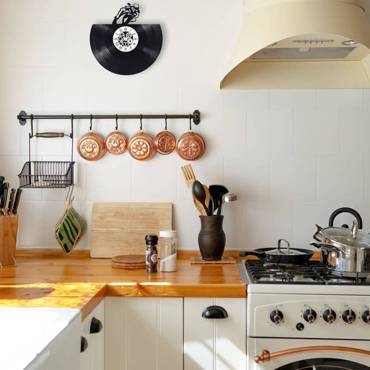 L'atelier d'Ombeline - Wholesale Wall Clock - Motorcycle themed 33 rpm vinyl record clock4