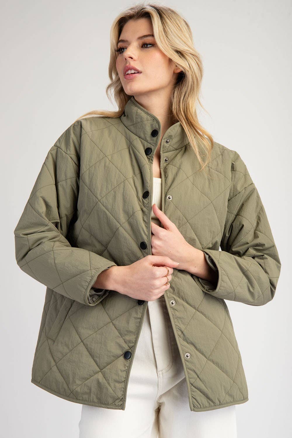 Peace Love Line - Vente Veste – femme - PL3934 - VESTE MATELASSÉE À MANCHES LONGUES ET BOUTON-PRESSION2