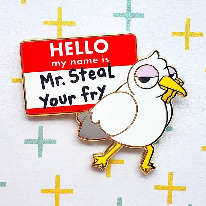 Épingle en émail Mouette Voleur de Frites pour la vente par Toku Arts