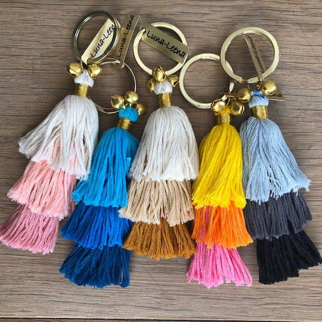 Luna-Leena  - handmade in Nepal - Wholesale Keychain - Women's - sleutelhanger kwast grijs/zwart - tasbedel - biologisch handgemaakt3