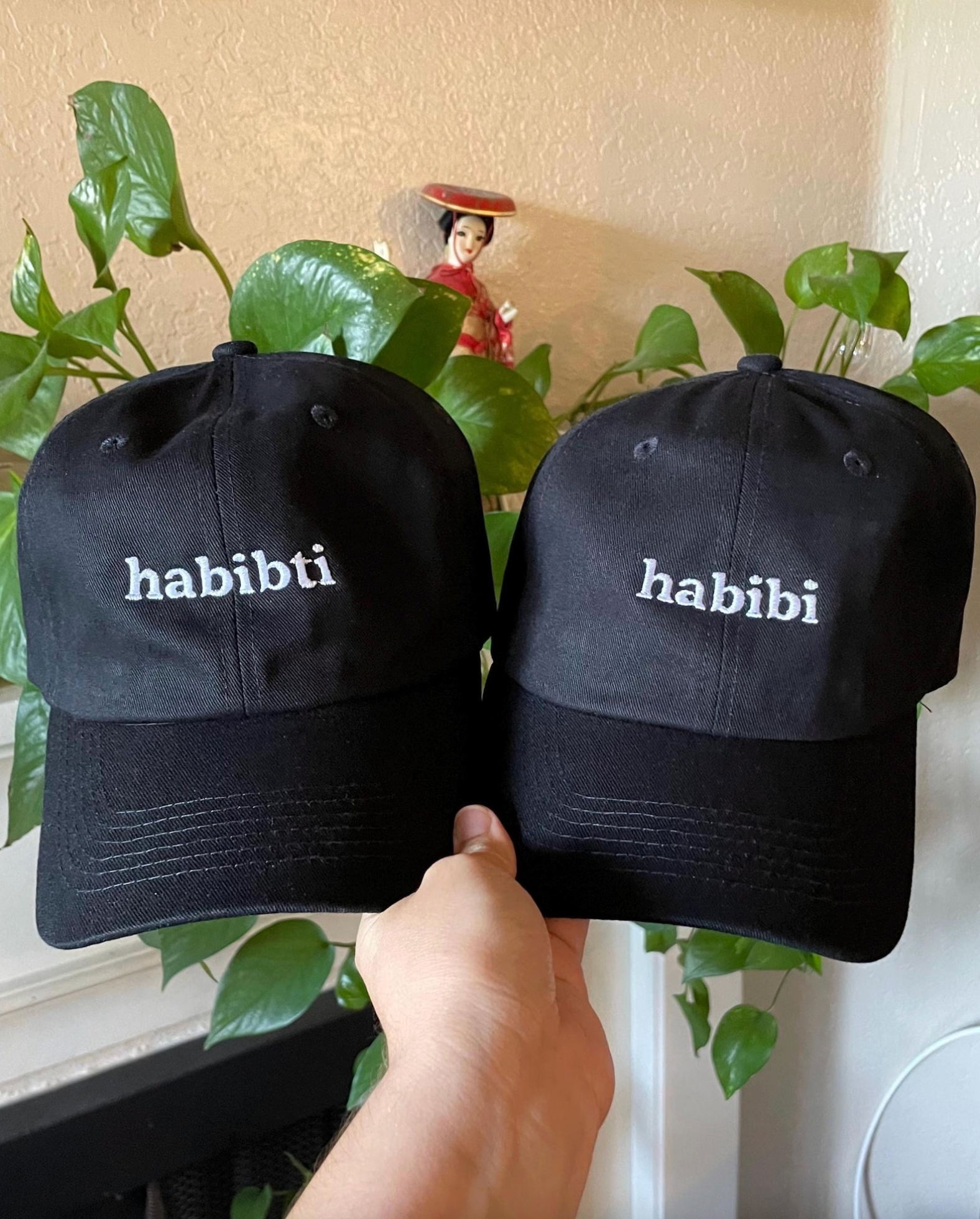 Stitch4pali - Vendita all'ingrosso Cappellino da baseball - Unisex - Cappellino da baseball ricamato in arabo Habibi Habibti0