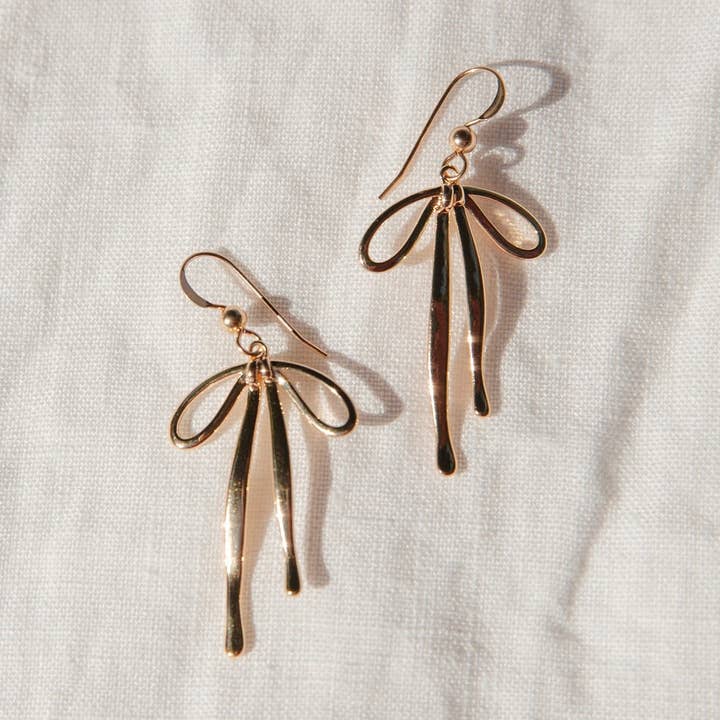 Orecchini a Nastro Drappeggiato per la vendita all'ingrosso da parte di Covet