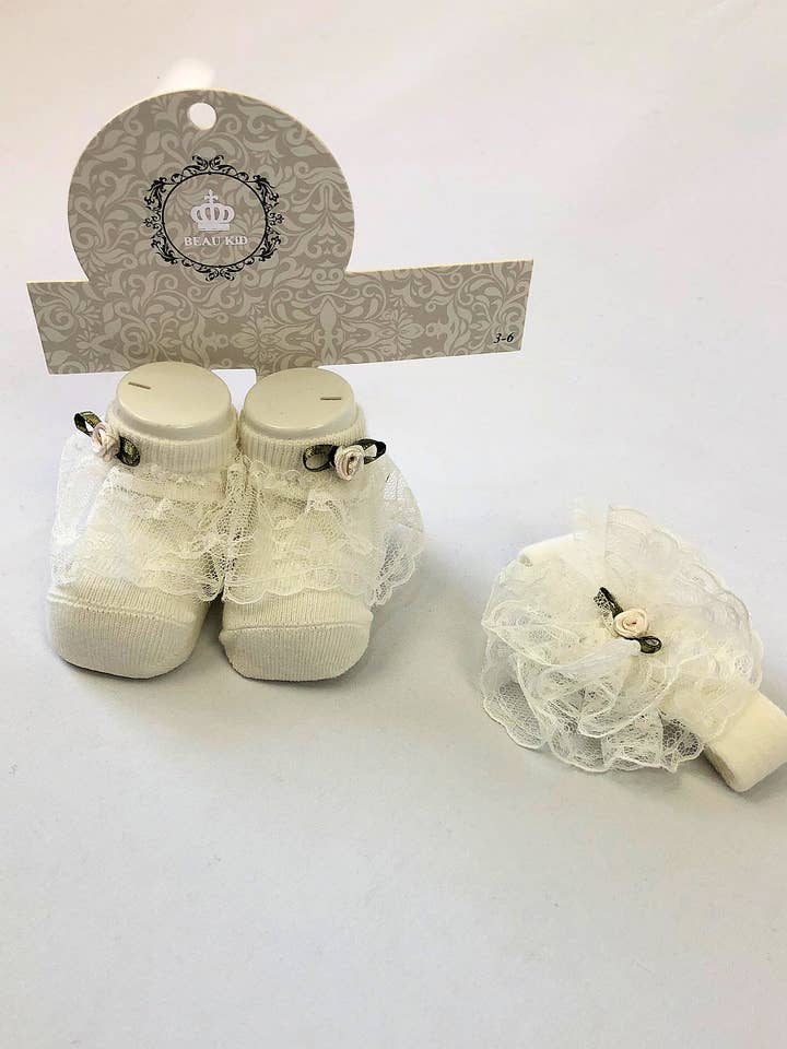 Ensemble de vêtements avec bandeau et chaussettes Baby Rose pour la vente par BEAU KiD