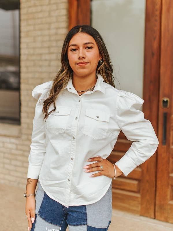 Ivory Stretch Denim Pofmouw Shirt Voorzak voor wholesale door LUCKY & BLESSED