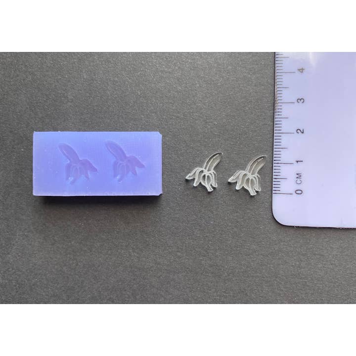 Moule en silicone pour boucles d'oreilles banane pelée pour la vente par EllaRaeMouldsVinyls