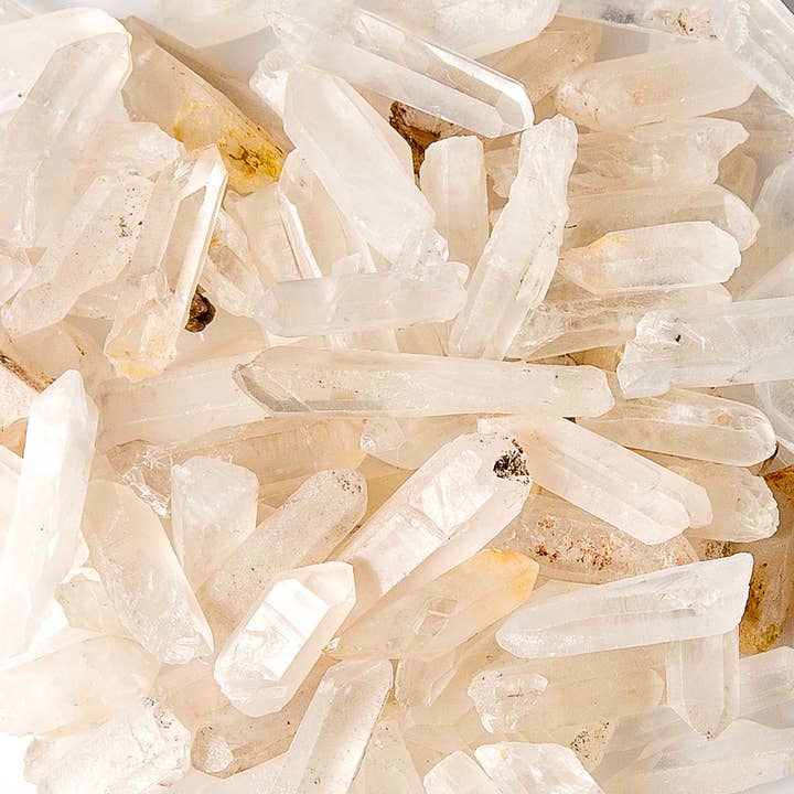 Piccoli Punti di Cristallo di Quarzo Grezzo/Ruvido del Madagascar per la vendita all'ingrosso da parte di Tree of Life Gems