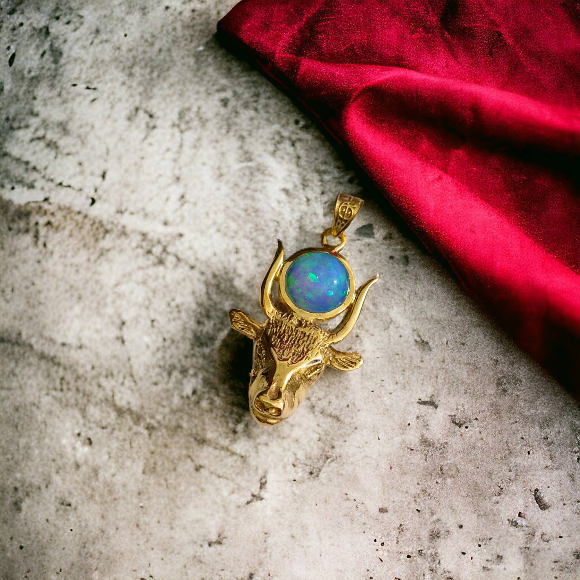 ALADDIN'S LAMP JEWELRY - Venta al por mayor Abalorios/colgantes individuales - Colgante de oro ópalo con forma de cabeza de vaca de la diosa Hathor11