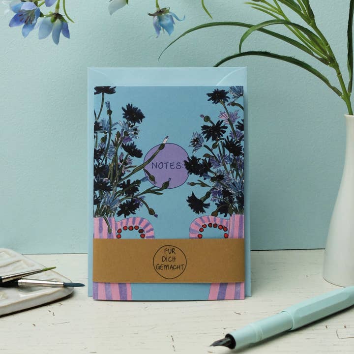 Taccuino A6 Fiordaliso – copertina illustrata a mano, taccuino floreale, regalo per gli amanti dei fiori per la vendita all'ingrosso da parte di Wonder Of Today