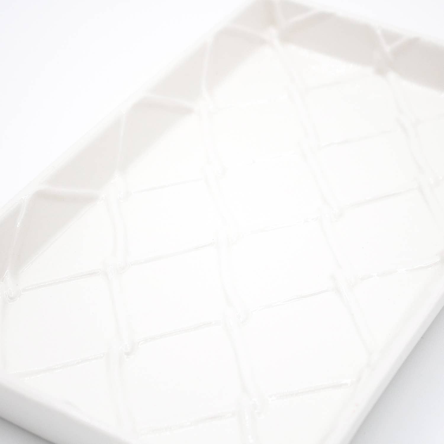 8 Oak Lane - Wholesale Bath Soap Dish - White Textured Soap Dish3