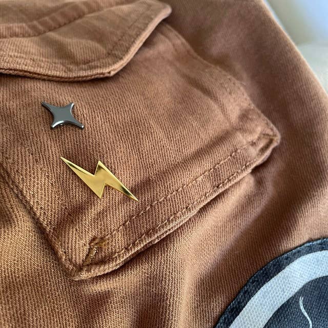 Born Rad Shop – wholesale Lapel pin/button – Lightning Bolt Pin Gold1