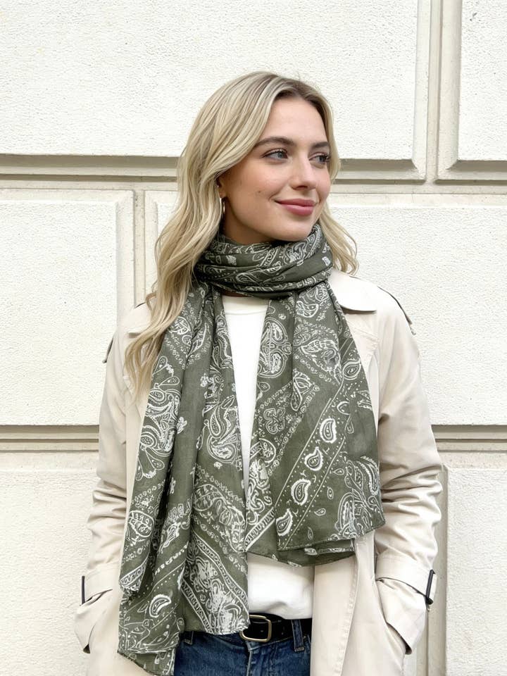 LN-100 Tørklæde med bandanamønster for engroshandel hos LINETA