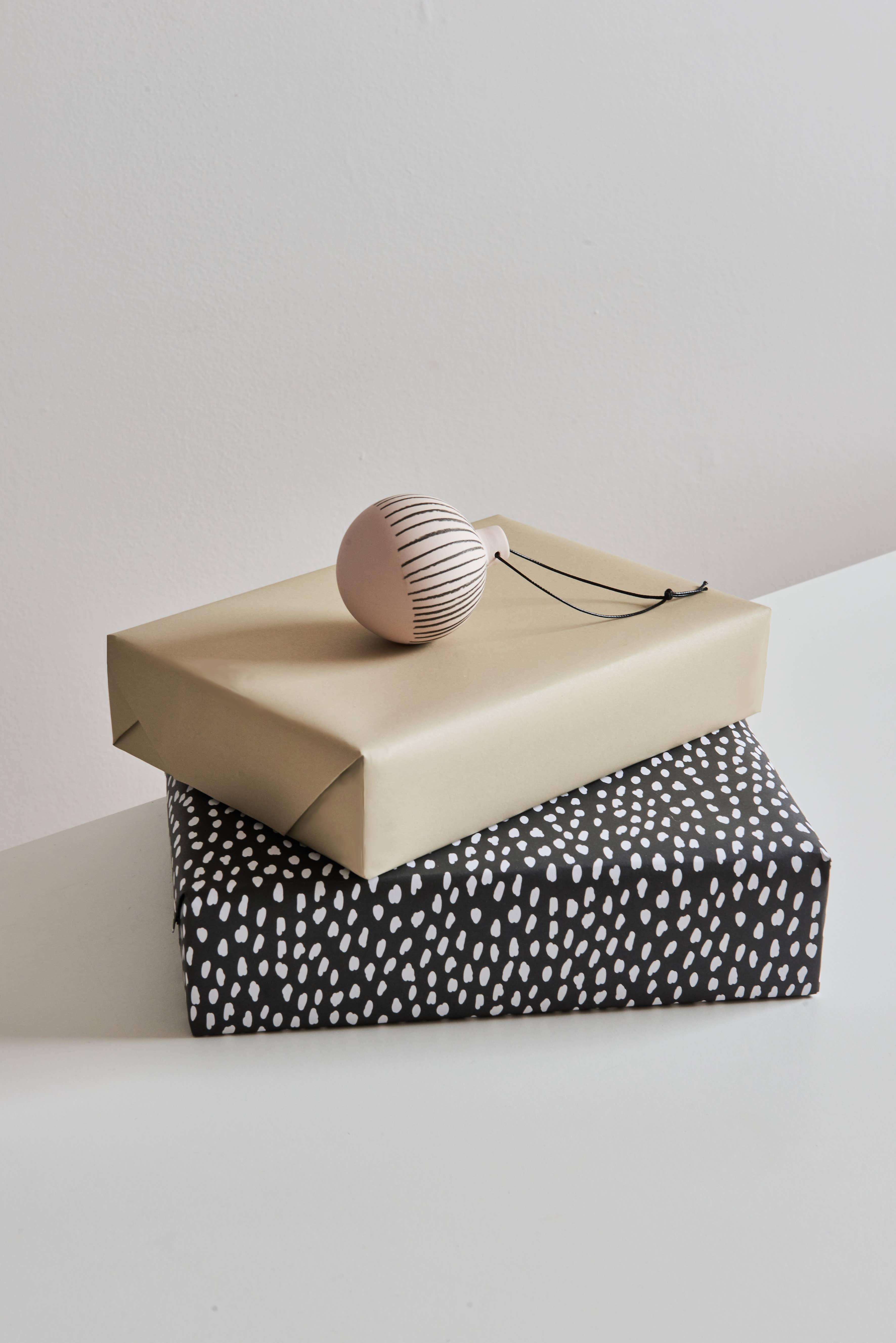 Kinshipped - Wholesale Flat Wrap - WHITE DASH GIFT WRAP1