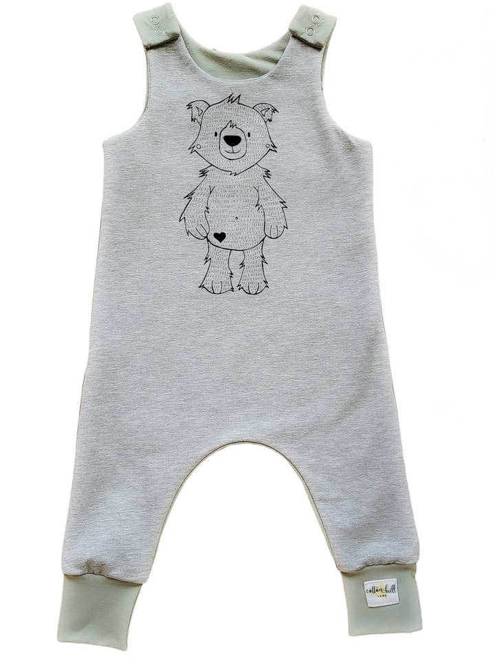 Combishort en jersey de coton biologique sérigraphié Bear pour la vente par Cotton Hill Lane