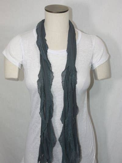 Écharpe Flutter gris acier pour la vente par AIR Artsy Accessories