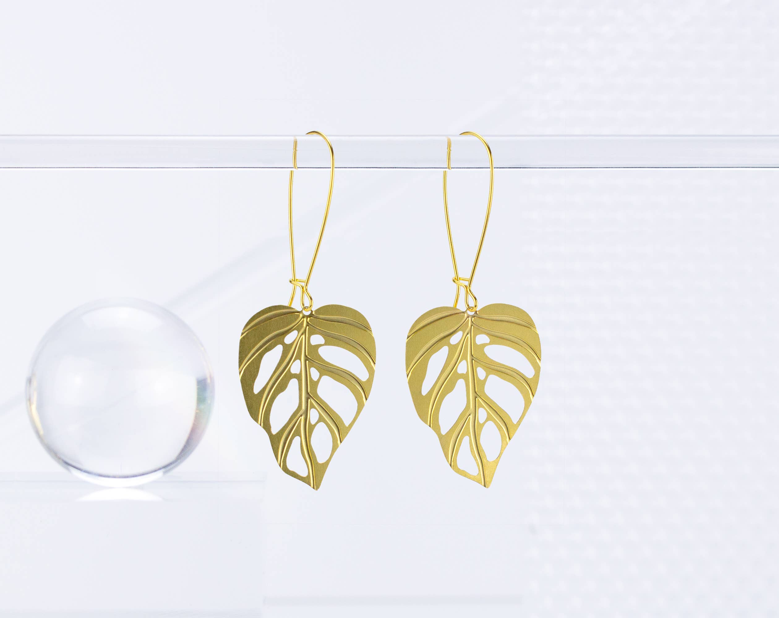 A Tea Leaf Jewelry - Wholesale Dangle Earrings - Monstera Adansonii Leaf Earrings1