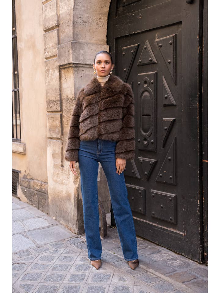 Attentif Paris - Wholesale Fur/Faux Fur Coat - Women's - Short faux fur coat with long hair and oblique stripes20