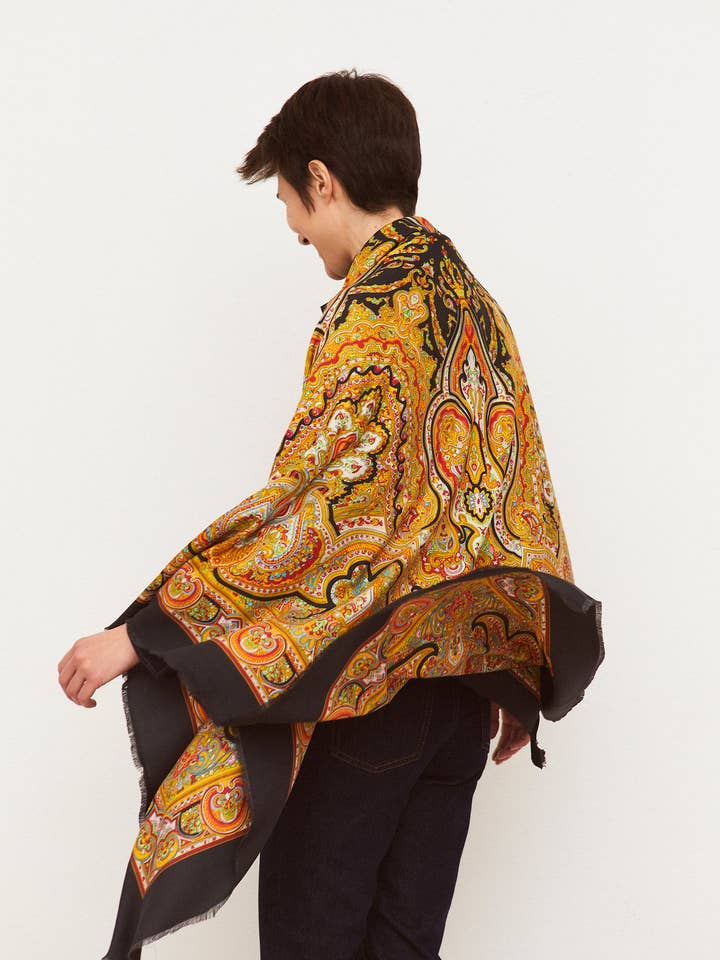 Foulard Pisto ou Cent Couleurs noir pour la vente par Eturel Madrid