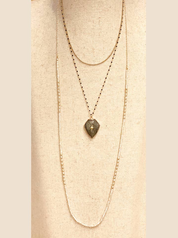 Collana ISAK per la vendita all'ingrosso da parte di Fantasia by SHYLOH