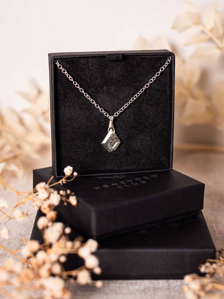 Golden Quartz Necklace for wholesale by Honeydew Club