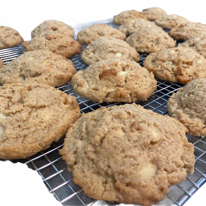 white chocolate & macadamia nut cookie for wholesale by enci sweets