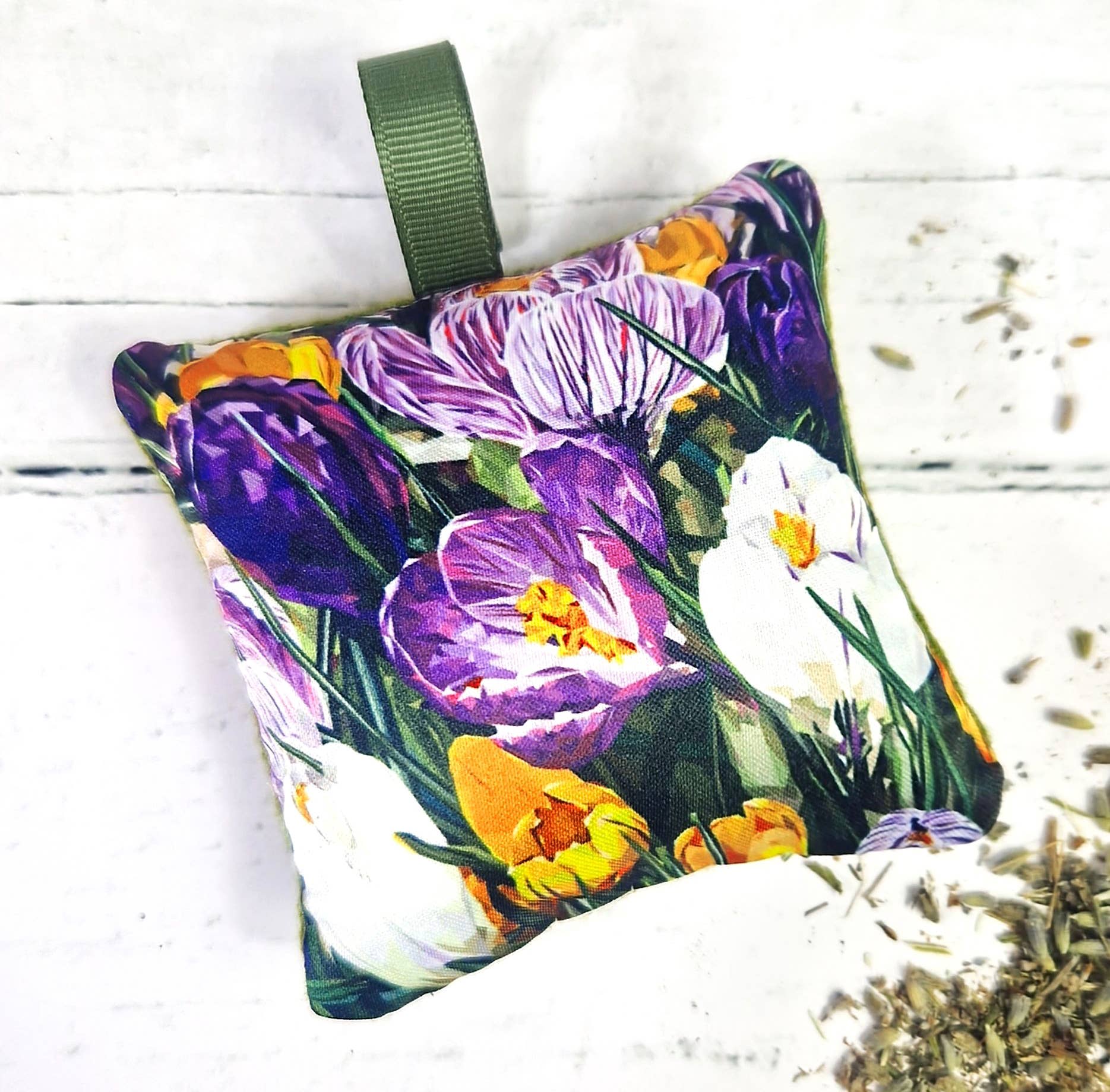 Louise Jennifer Design – wholesale Sachet – CROCUS handmade hanging lavender sachet