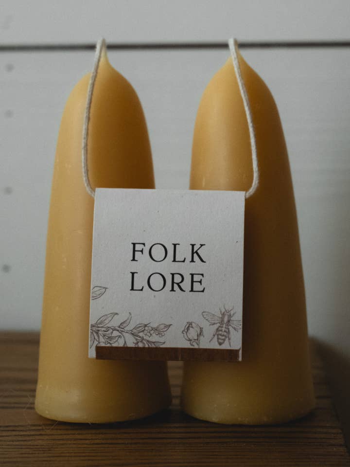 Bougies en cire d'abeille trempées à la main, Toffee doré (paire de 5") pour la vente par Folklore Artisan Beeswax & Home Fragrance
