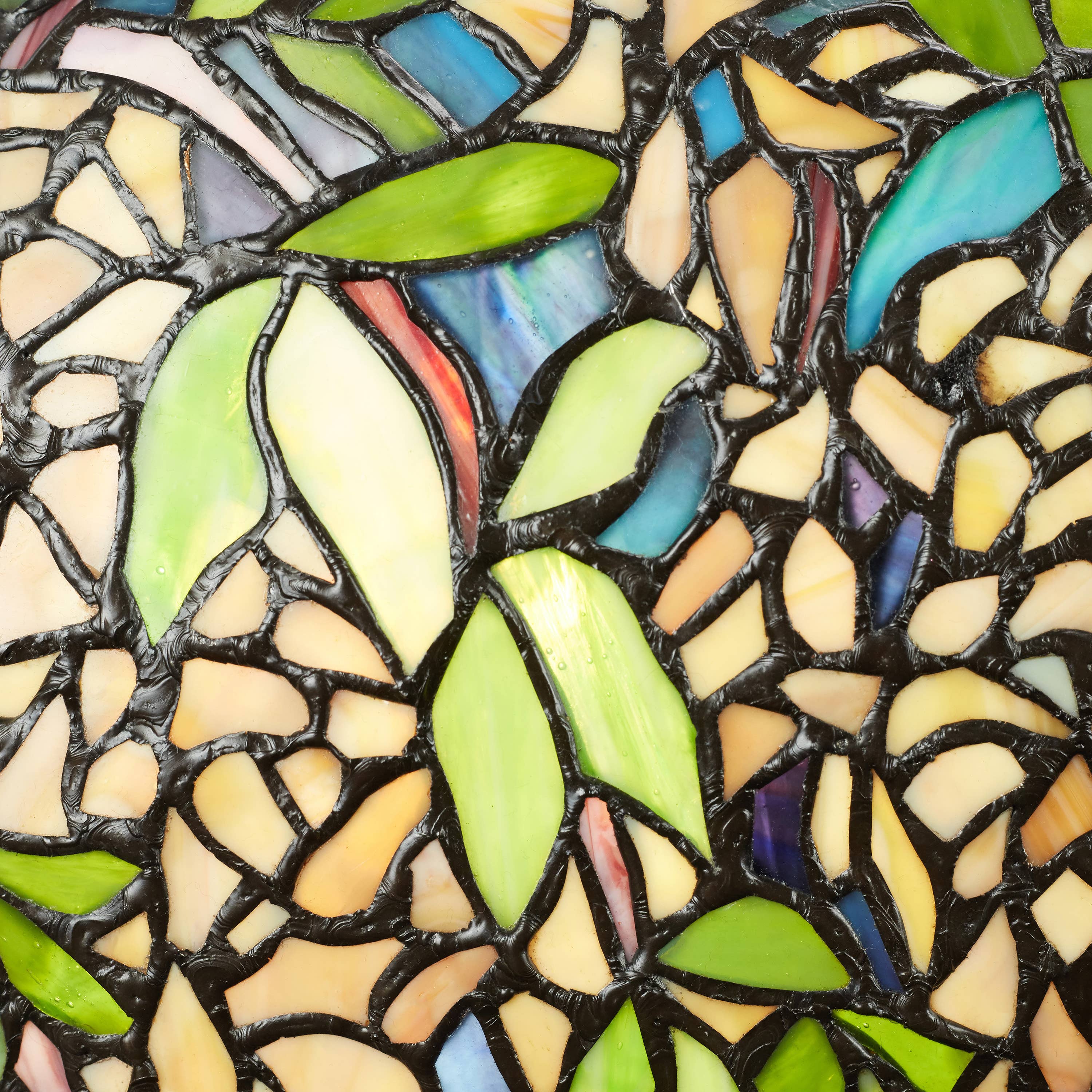 River of Goods - Vente Lampes d'appoint/de bureau - Lampe de table en verre teinté Tiffany 31,75" - Fleur de cytise9