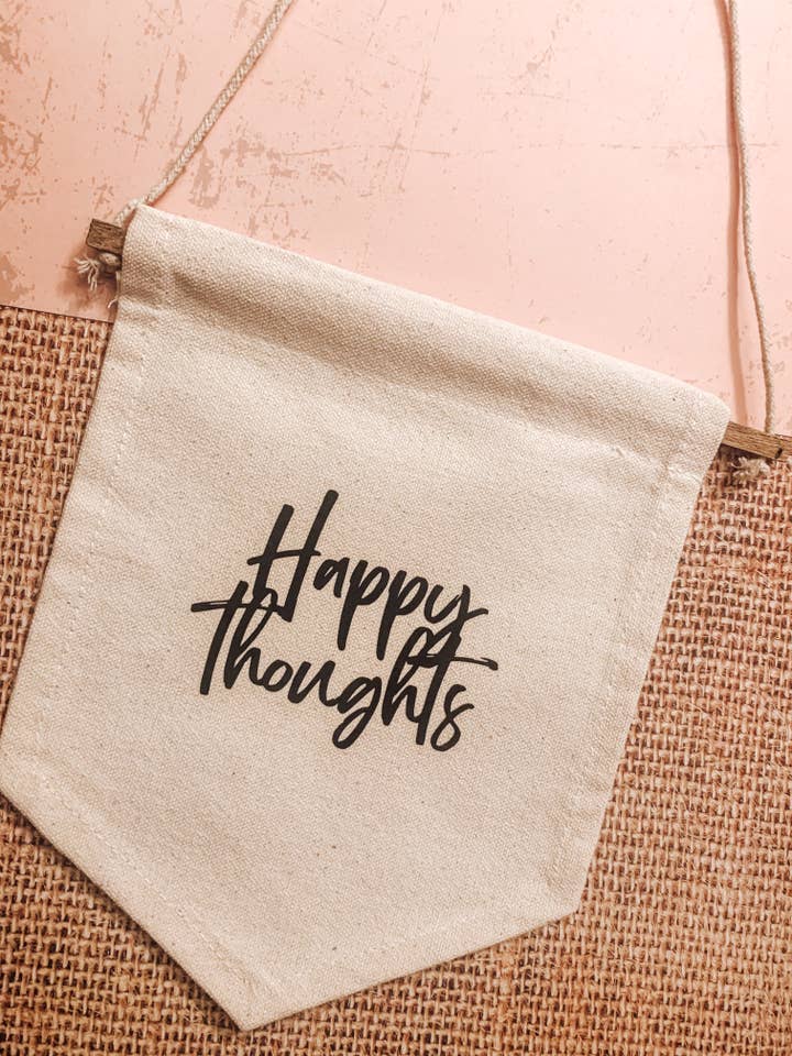 Drapeau/bannière/pendentif Happy Thoughts pour la vente par Dottie Wombat
