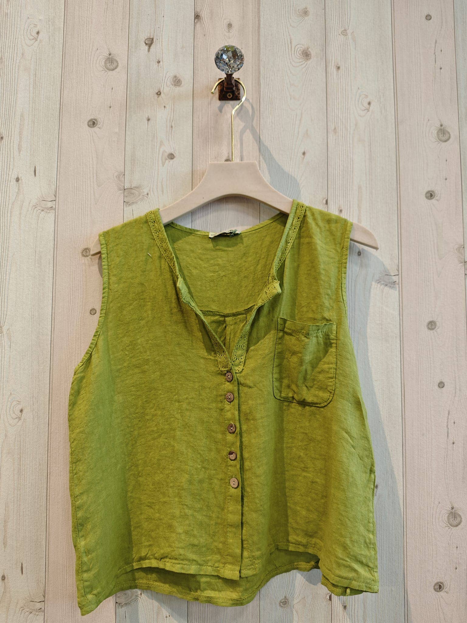 Linen & More – Camisa com botões no colarinho – Mulher por atacado – Blusa sem mangas de linho 100% LINHO8