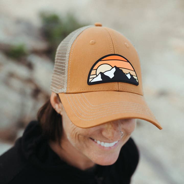 Bjergkæde Classic Trucker Hat for engroshandel hos Atomicchild