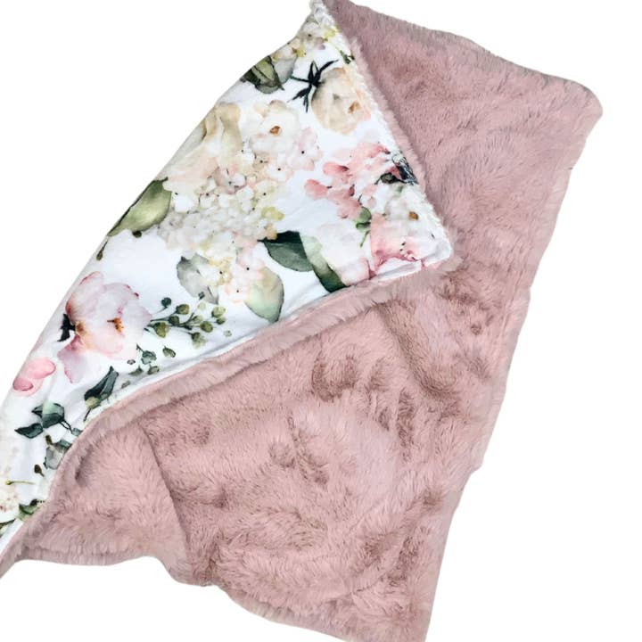 Minky Snuggle Lovey à motif floral double face rose tendre pour la vente par Little Bee Duds