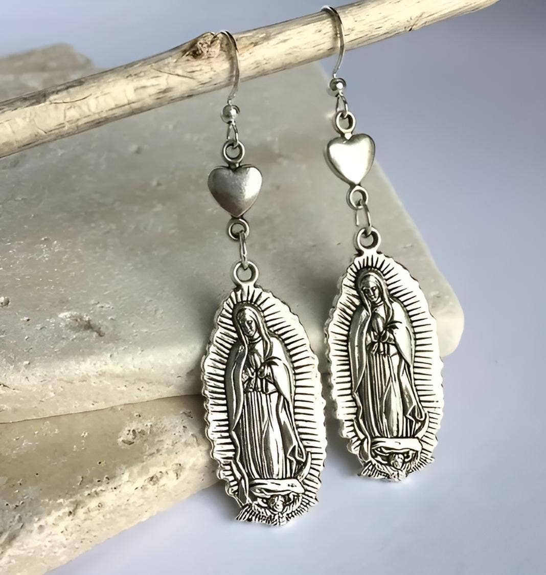 Wild & Free - Vendita all'ingrosso Orecchini pendenti - Orecchini artigianali in tono argento con la Vergine di Guadalupe1