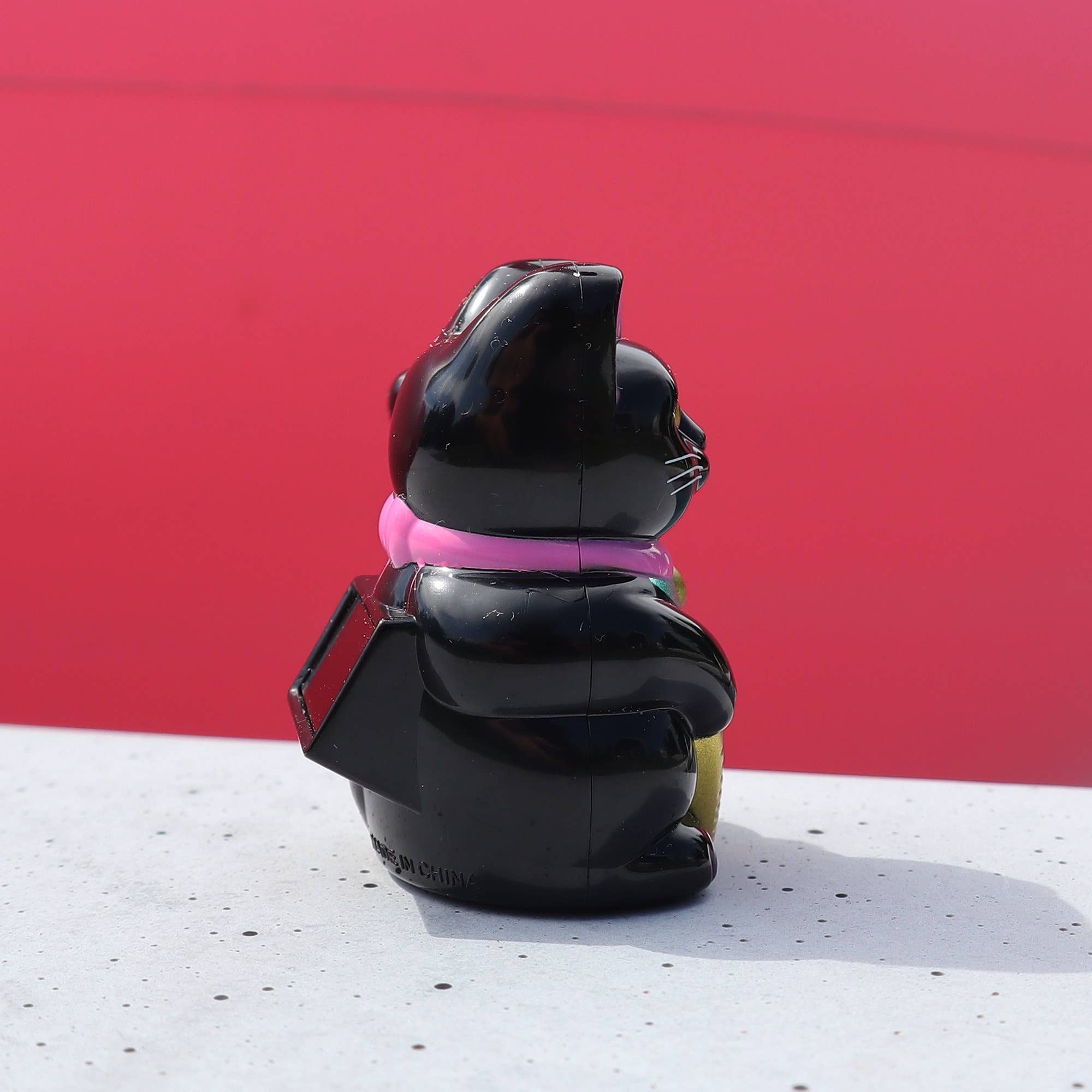 Tribal Trade GmbH - Wholesale Decorative Figurine - Lucky cat mini Maneki-neko black wave cat solar 5cm11