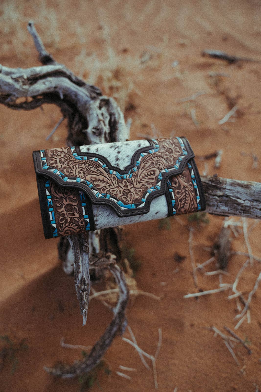 Haute Southern Hyde – Großhandel Umhängetasche - Damen – The Tamar von Haute Southern Hyde – Handbemalte Kochleder-Tasche4