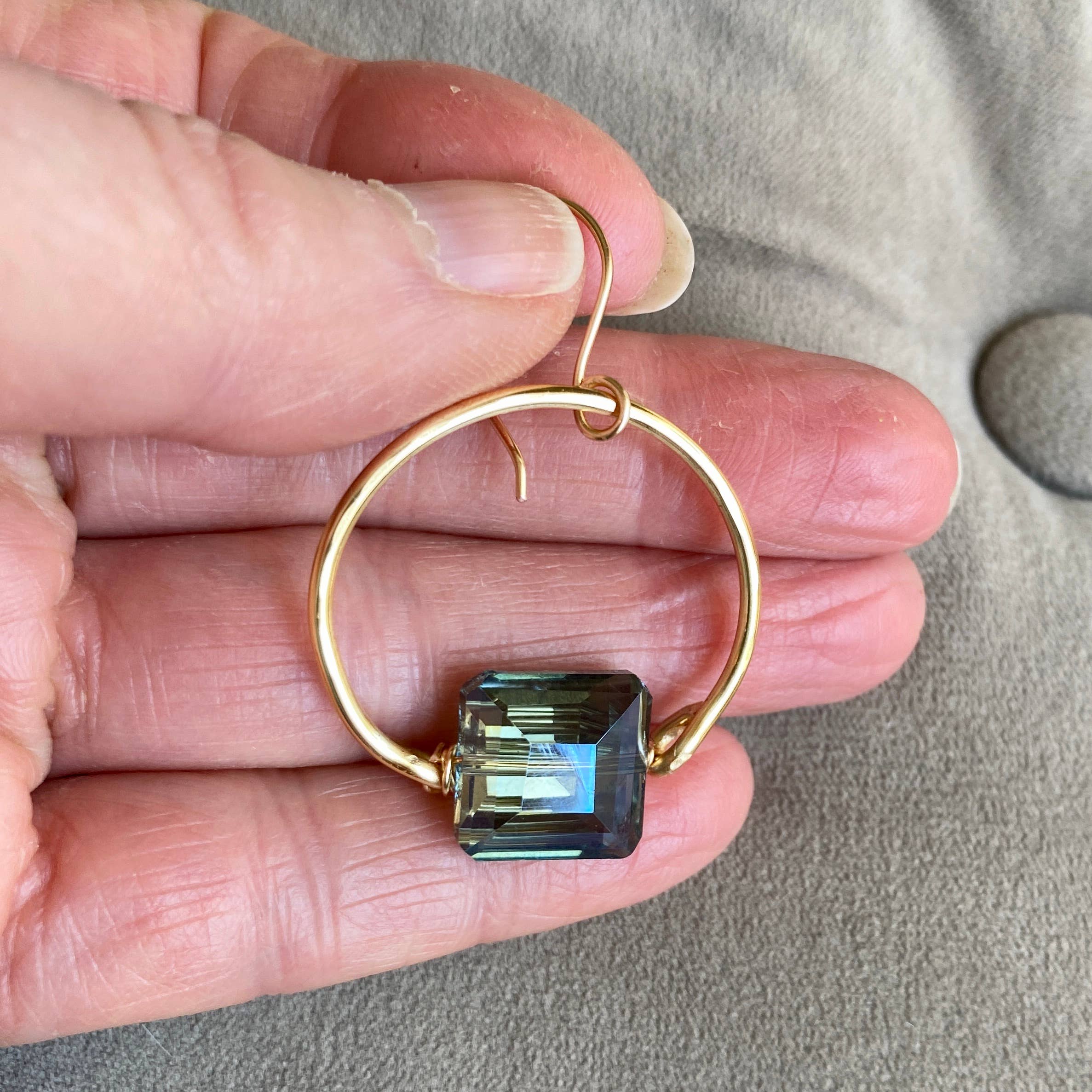 Marble Designs Jewelry - Wholesale Oorringen - Gouden oorbellen Blauwe kristallen Drop Hoop Crescent Earrings    4