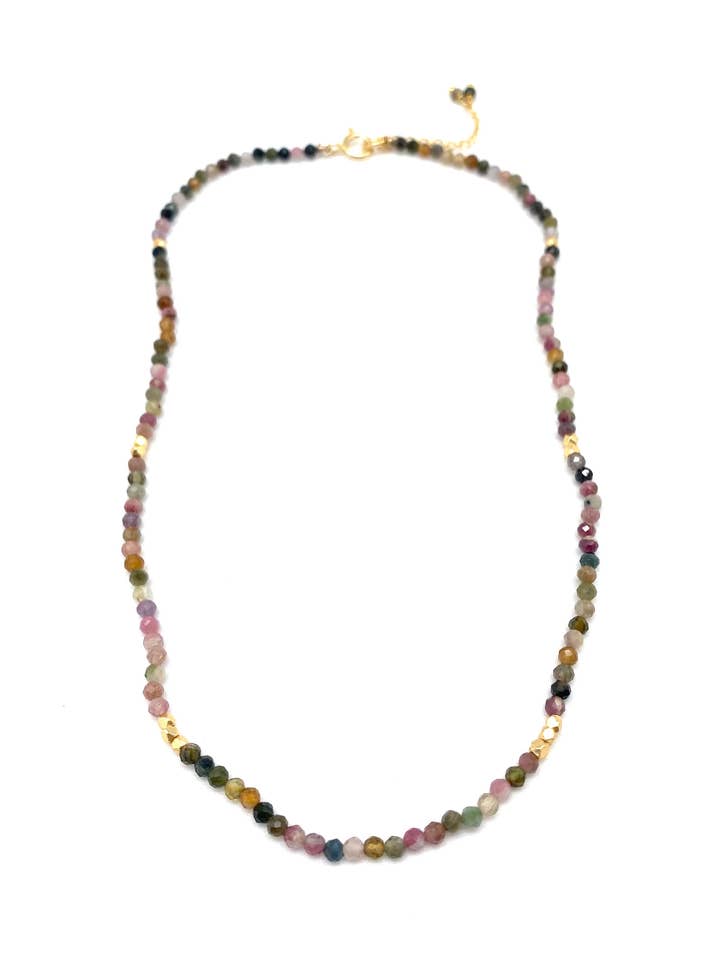 Collier de perles Sigrid - tourmaline arc-en-ciel pour la vente par In2 design