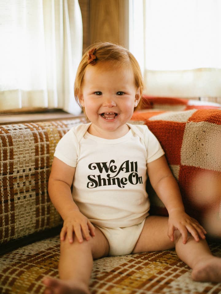 We schitteren allemaal op | Onesie voor wholesale door The Bee & The Fox