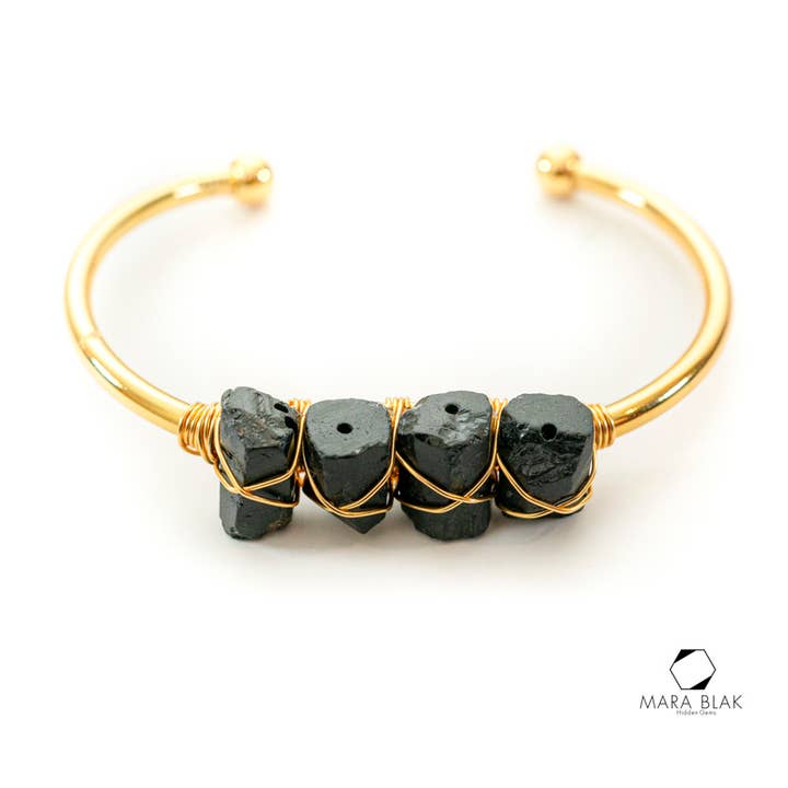 Manchetarmbånd, Rå Sort Turmalin – Sølv- eller Guldfinish for engroshandel hos Mara Blak - Hidden Gems
