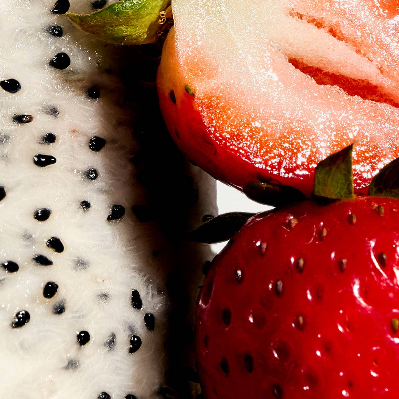 VUUM - Wholesale Sports/Energy Drink - Strawberry Dragon Fruit Clear Sparkling Protein (12 cans)2