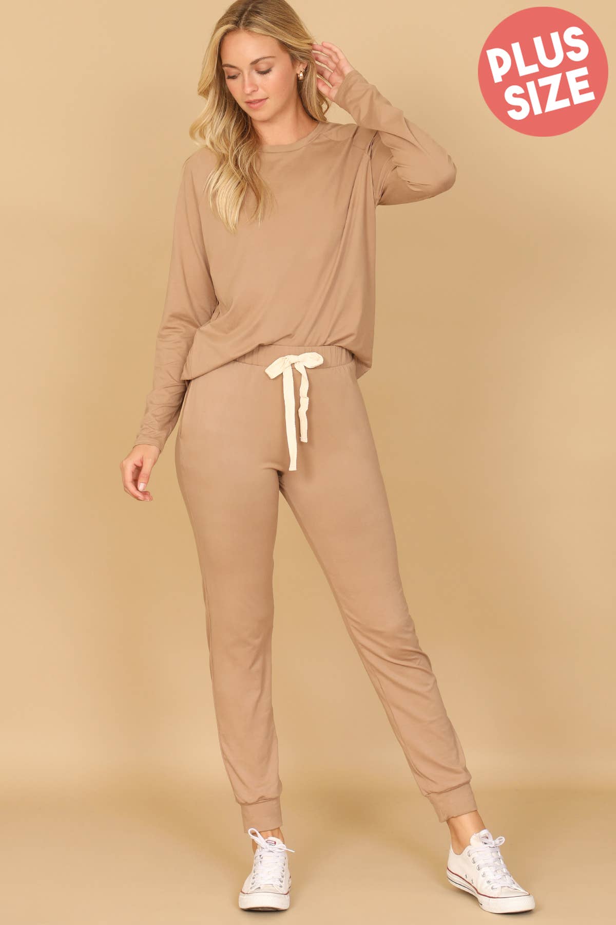 You & Me - Vendita all'ingrosso Pantaloni sportivi/da jogging loungewear - Donna - Set maglia a maniche lunghe e joggers taglie forti YMP40001XV con cintura da annodare.15
