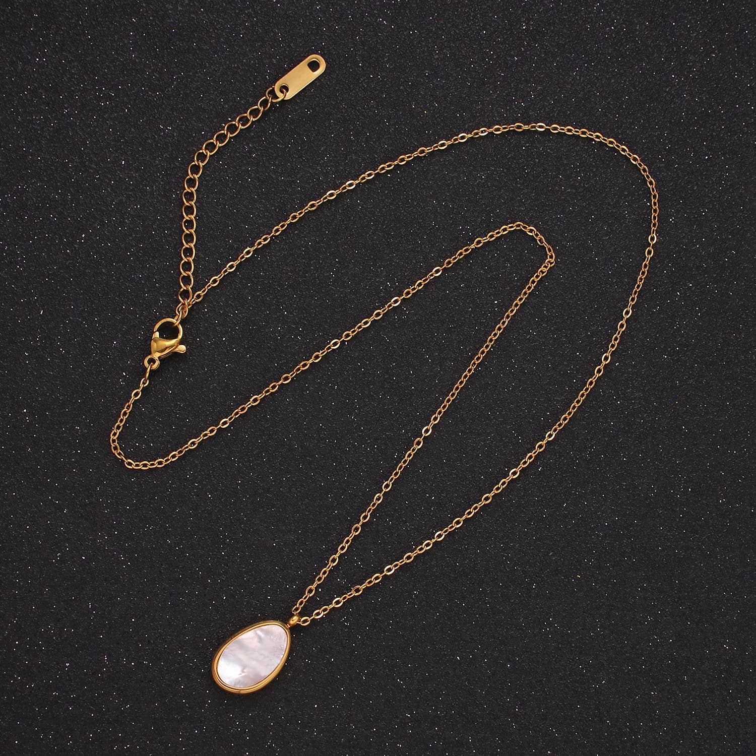 Aim Eternal - Vente Colliers à pendentif - Ras-de-cou en acier inoxydable avec pendentif en forme de perle et lunette abstraite5