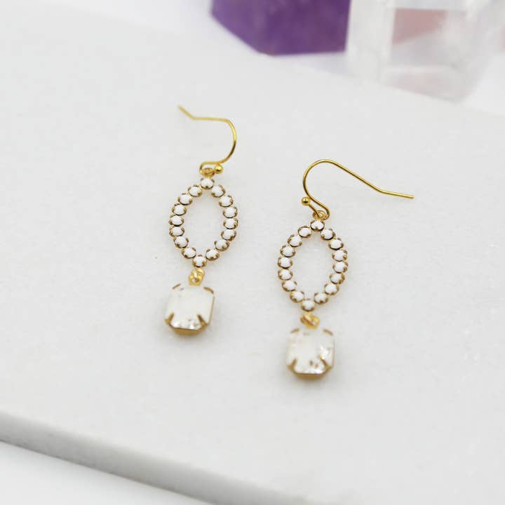 Acute Designs - Vendita all'ingrosso Orecchini pendenti - Delicati orecchini a grappolo Swarovski bianchi5