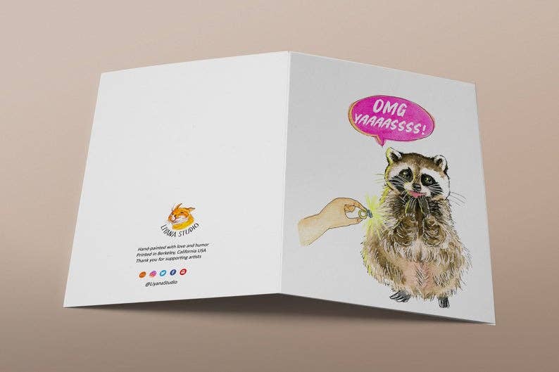 Liyana Studio – Großhandel Verlobungskarten – Yaaas Engaged Raccoon - Lustige Verlobungskarte2