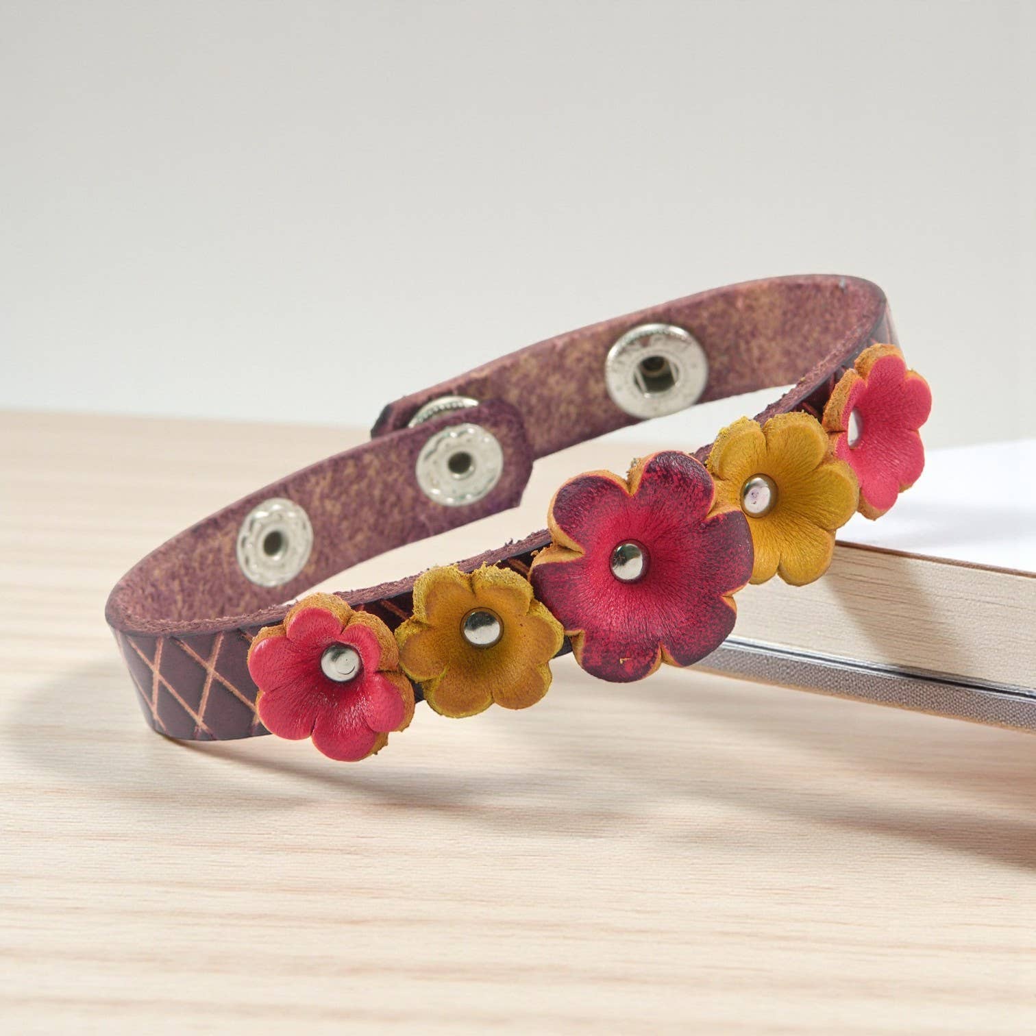 Sunflower Handmade leather inc - Wholesale Bangle Bracelet - Handmade Leather Flower Bracelet - BR0161