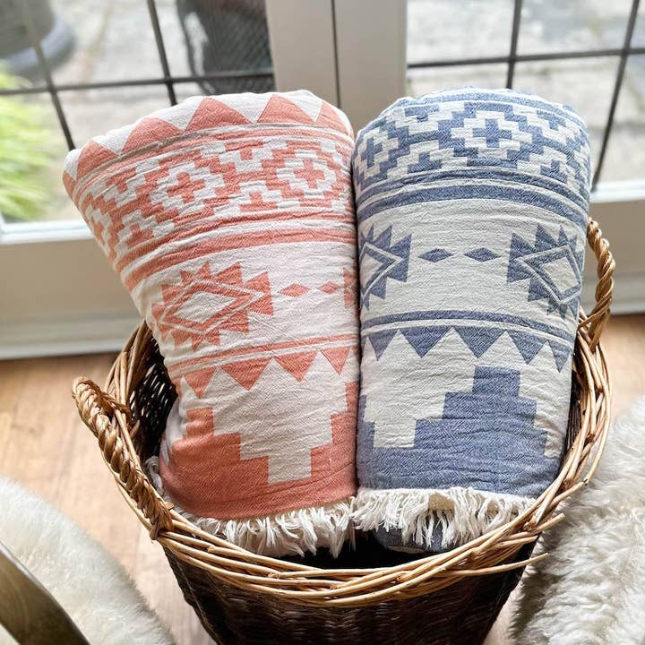 Tagesdecke Maya mit Fleecefutter für den Großhandel von Ailera